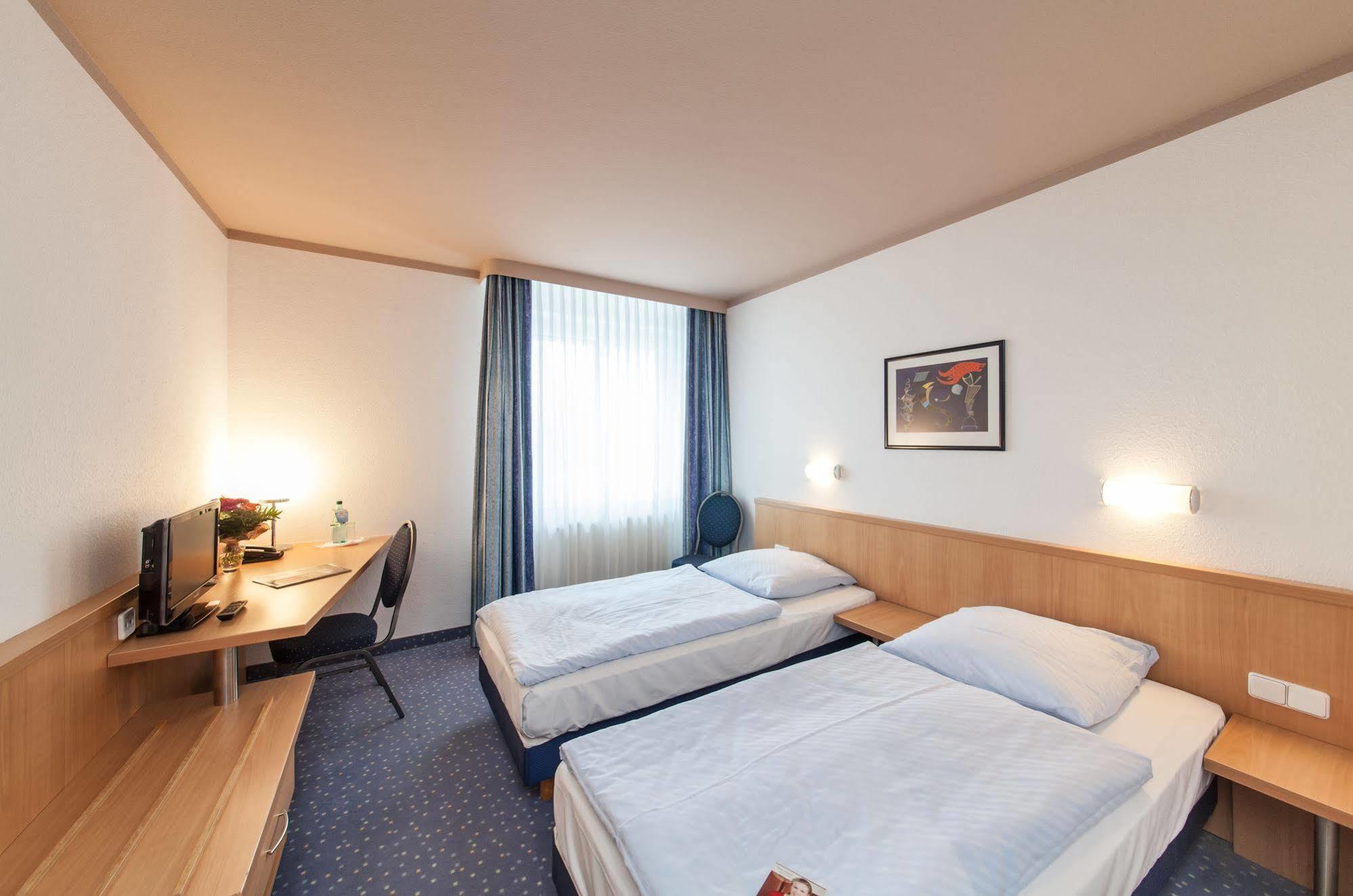 Garner Hotel Cottbus Sued By Ihg Exterior photo